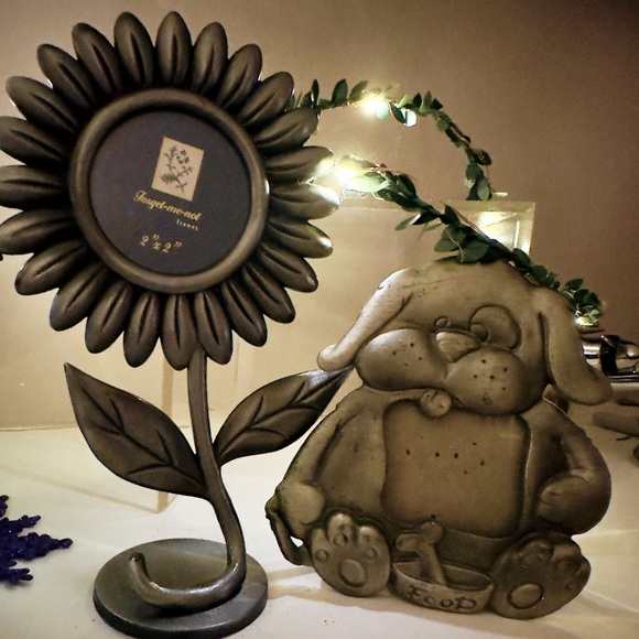 Set of Pewter small picture frames Dog & Flower - Picture 1 of 4